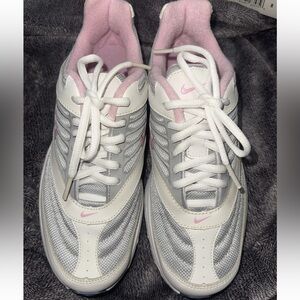 Nike Women's White and Pink Athletic Sneakers